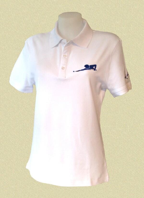 Polo blanc LG Line modèle joueur couché bleu femme